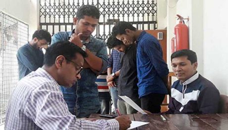 অন্যের হয়ে পরীক্ষা দিতে এসে বুয়েট এবং ঢাবির মোট ৬ জন শিক্ষার্থীকে কারাগারে পাঠানো হয়েছে